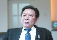 炎华置信董事长 叶乃炎
2004年4月29日,通过战略调整和资源整合,原置信实业拆分,分别成立了“成都置信集团”和“炎华置信集团”。
成都项目:大华世都、逸都花园·情融苑、芙蓉古城、逸都金沙园·晴朗居、置信柳城谊苑、观澜半岛、上林宽境。
