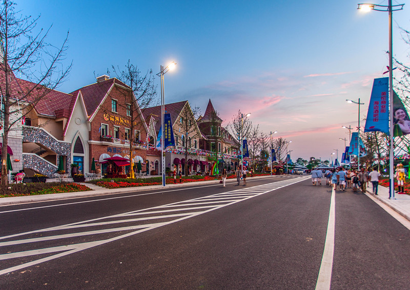 �ൺʮ���̲ȥ��8��18�գ�λ���ൺ������ʮ���̲ʢ���̣�����4800�ף����µ�������������¼��