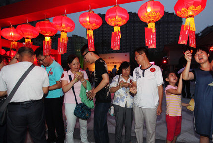 敢为人先 领跑中国地产
中信地产,作为中国首批具有一级开发资质房企,开创房地产开发先河,多项第一,领跑中国地产。继北京第一涉外写字楼——长安街国际大厦之后,再造京第一个智能化写字楼京城大厦,京销售榜首中信城——二环超百万平米航母级大盘也出自中信地产之手,中信地产还匠心打造北京未来500米第一高楼——中国尊,成为北京乃至中国新地标。