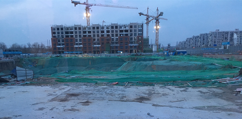 目前，和锦薇棠4栋叠拼别墅已建成1栋楼体。