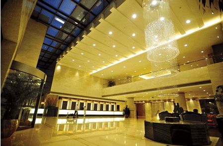 的土地成交价格,和园景逸大酒店2010年才和国土部门签约土地出让手续